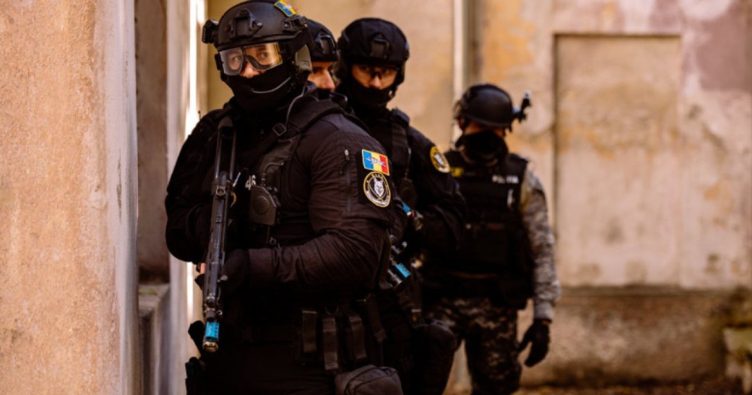 Acte false românești pentru oligarhii din Rusia. Procurorii ICCJ au efectuat 37 de percheziții la domiciliu într-o cauză de amploare.