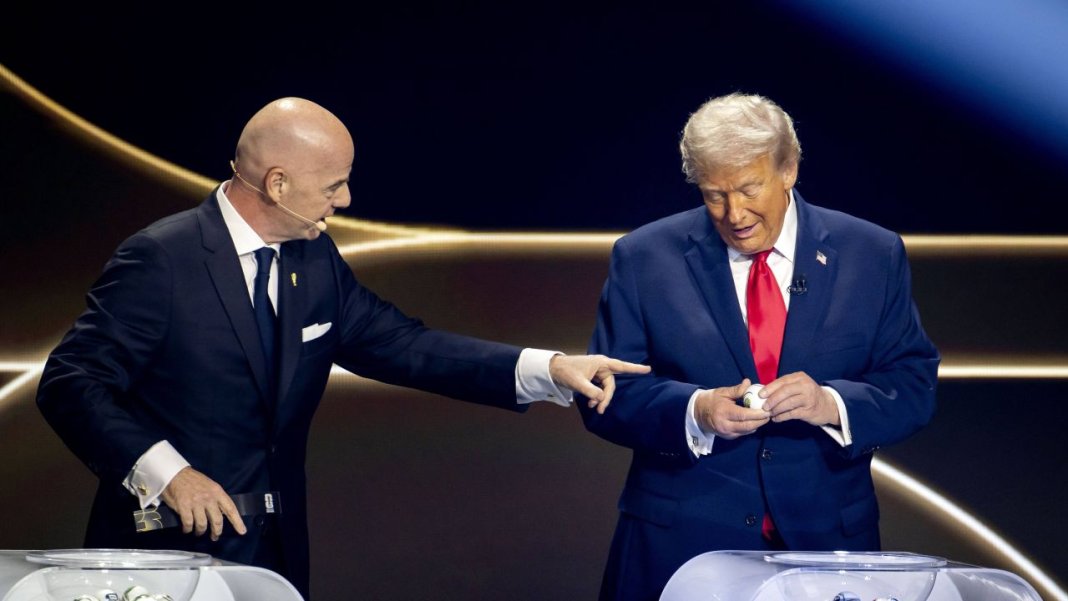 Gianni Infantino a fluturat telefonul în fața lui Donald Trump la gala FIFA. Ce s-a întâmplat apoi?