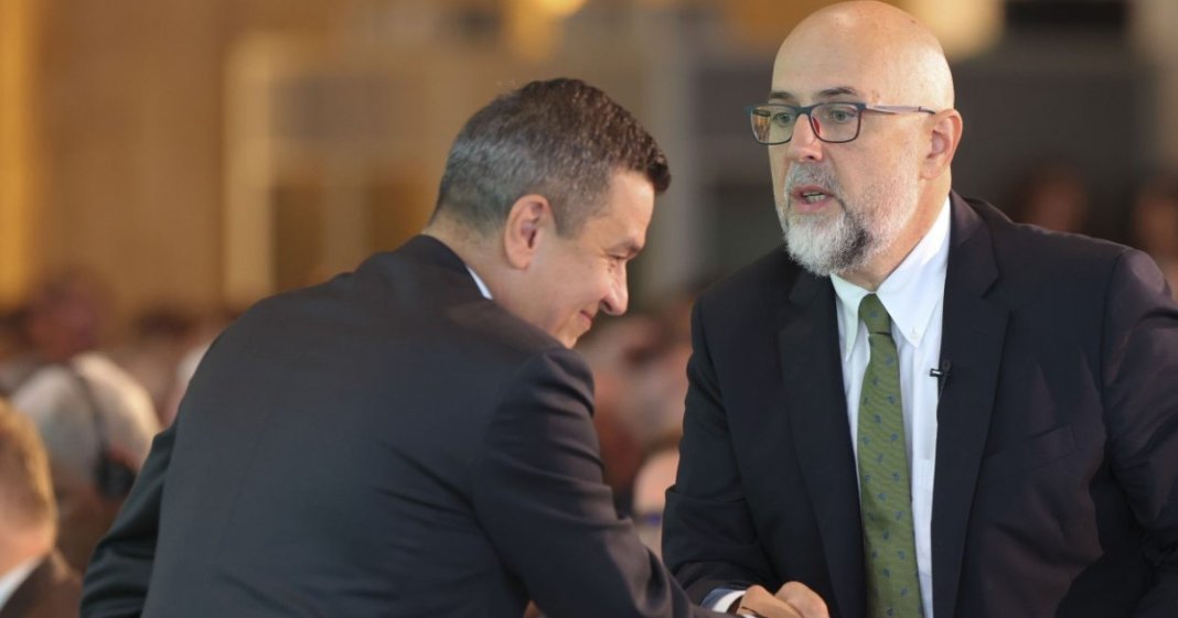 Tensiuni în Coaliție: Kelemen Hunor s-a întreținut cu liderul PSD Sorin Grindeanu în biroul său din Parlament