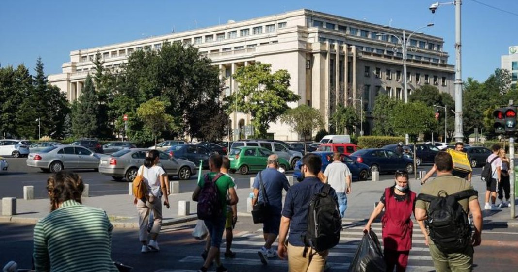 Trei din patru români cred că țara se îndreaptă într-o direcție greșită. Încrederea în politicieni este la un nivel minim (sondaj)