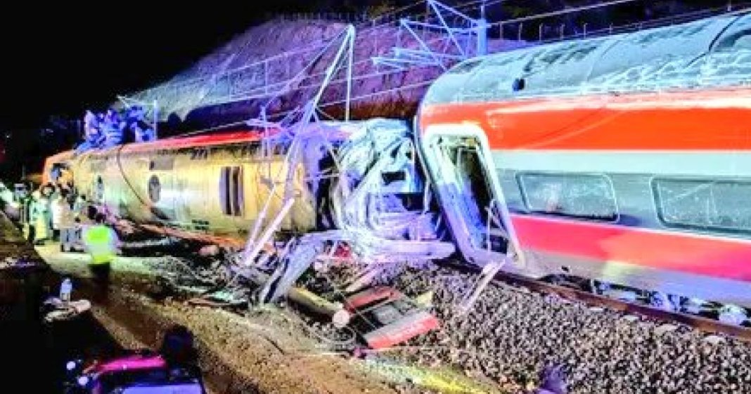 Cel puţin 20 de victime într-un accident de tren în sudul Spaniei, cu multe persoane rănite prind în trenurile de mare viteză.