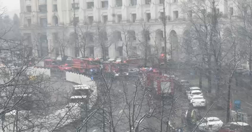 Incendiu la Ministerul Finanțelor: intervenția pompierilor s-a realizat cu autospeciale, iar circulația este oprită în zonă.