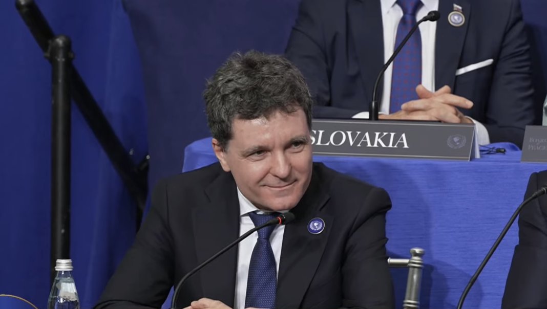 Ce neglijează cei care susțin că președintele Nicușor Dan nu avea loc la Consiliul pentru Pace