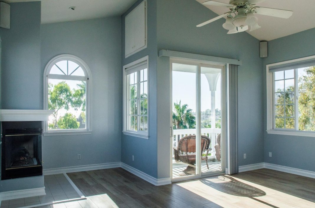 Arhitectura Ferestrelor Moderne Între Lumină, Textură și Tehnologie