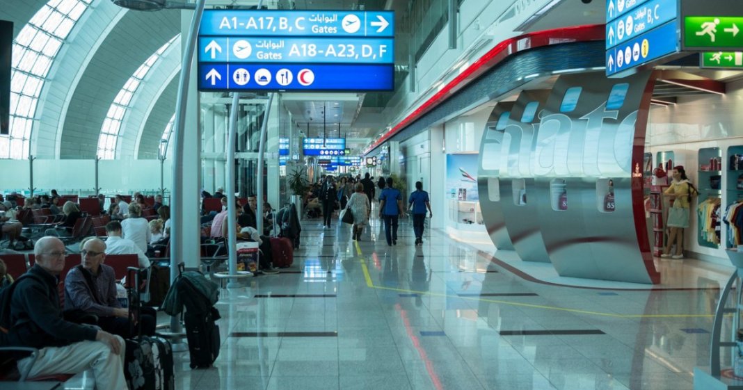 Aeroportul din Dubai, vizat de o dronă iraniană. Zborurile oprite.