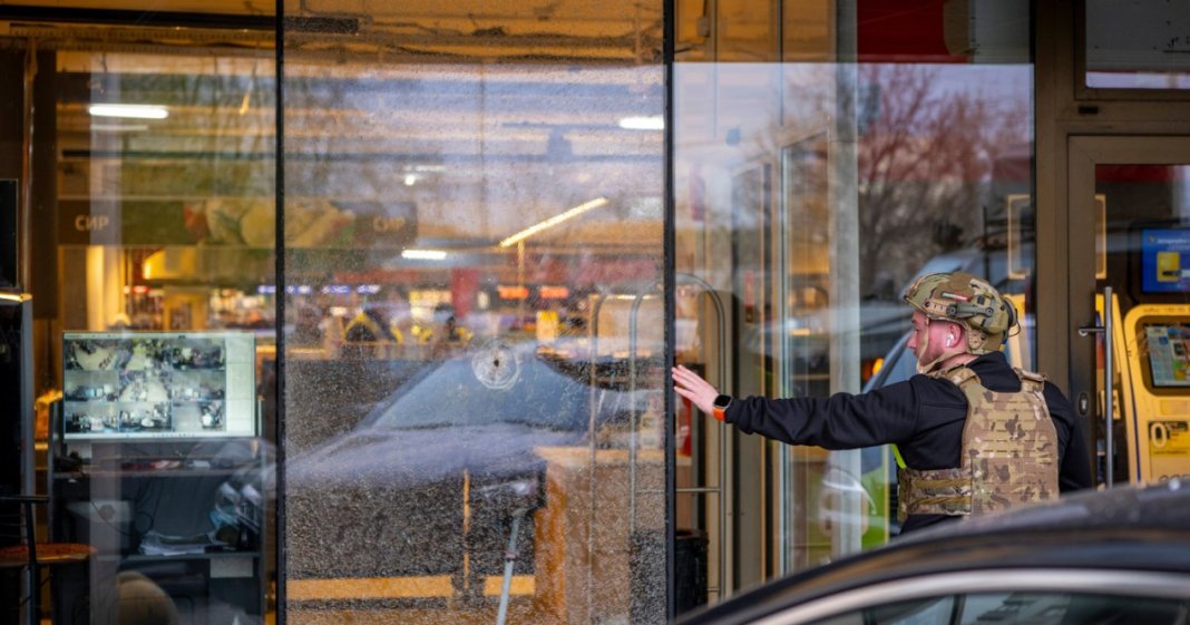 Atac cu arme în supermarketul din Kiev: cel puțin 5 morți și 10 răniți. Atacatorul a fost neutralizat de forțe...