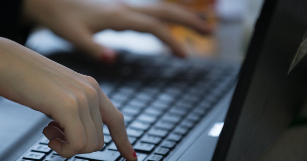 Răspunsul Ministerului Apărării la informațiile despre zeci de adrese de e-mail ale Forțelor Aeriene...