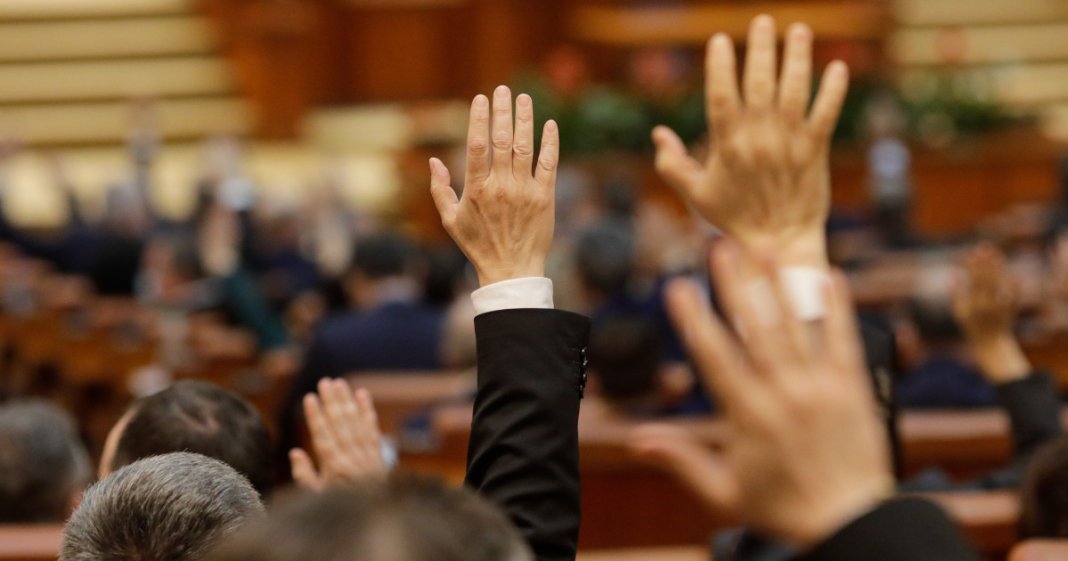 Salarii crescute pentru prim-ministru, miniștri și legislatori în conformitate cu noua lege a remunerației. Ce valori vor primi
