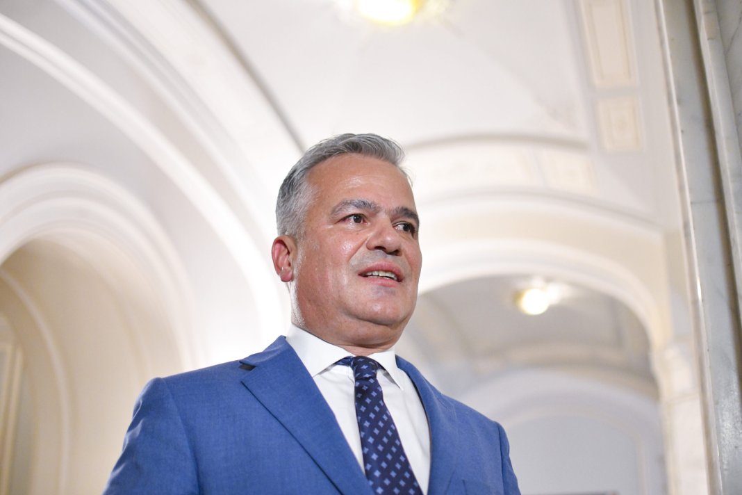 Adrian Veștea încheie lista miniștrilor și planul de guvernare / Posibili membri ai Guvernului Veștea / UDMR a ales să nu participe la vot / Surse: Cătălin Predoiu și-a dat demisia din conducerea PNL