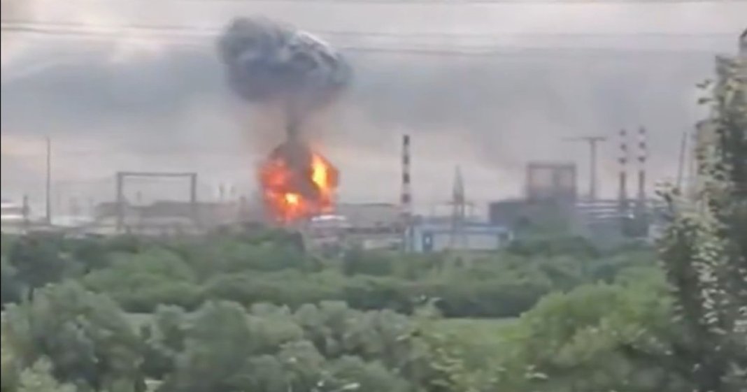 Atac cu drone ucrainene asupra rafinăriei de țiței din Moscova: explozie uriașă în metropolă...