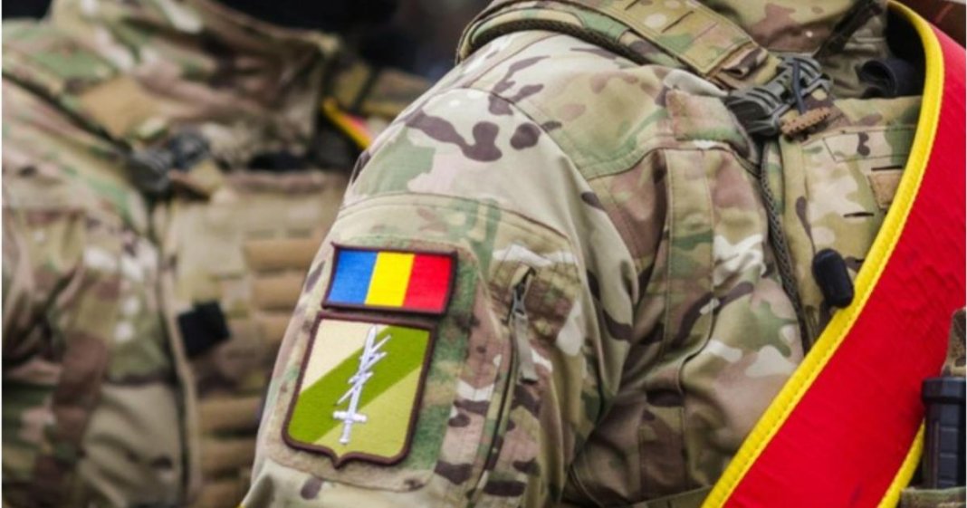 Un ofiţer utiliza resursele Armatei pentru a-şi cumpăra pantofi sport şi tricouri, implicând soldaţii în vopsirea acestora.