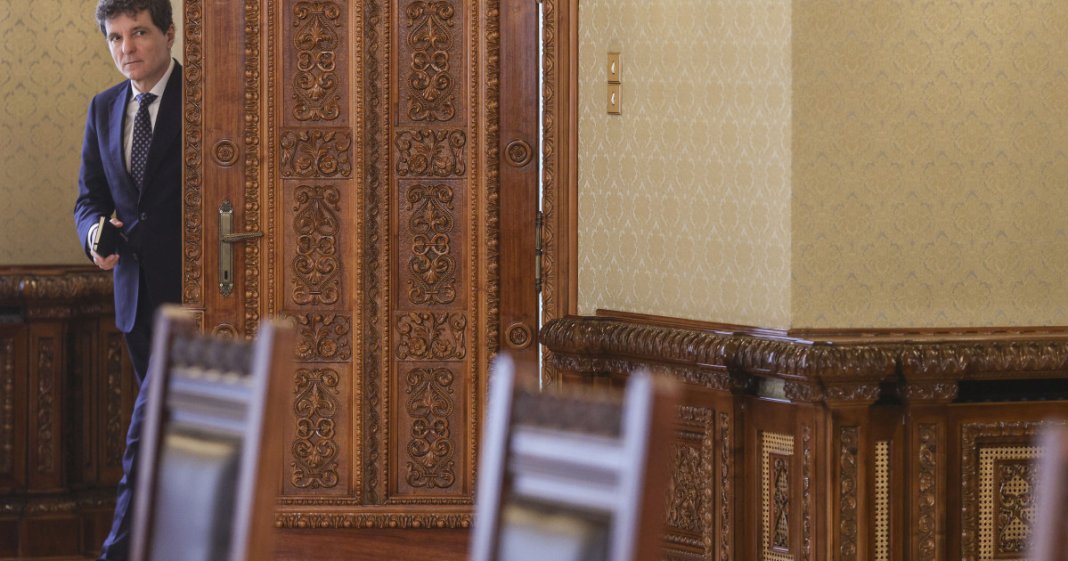 Nicuşor Dan are o întâlnire astăzi cu conducătorii vechii coaliţii pentru a discuta despre concluzionarea PNRR, cu mai puţin de două săptămâni...