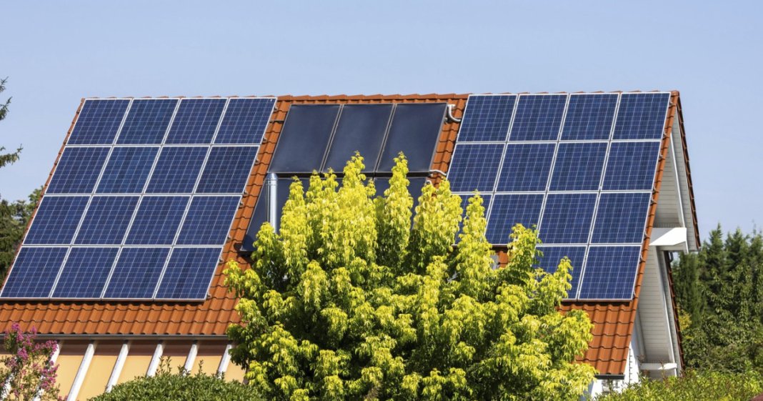 Prosumatorii îi adresează un mesaj lui Bolojan în cadrul crizei energetice: „Dacă vrei să-mi controlezi bateria...