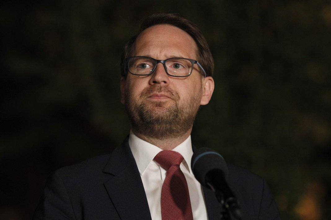 USR acuză CCR de „violare a Constituției”. Fritz: „Putem fi liniștiți: CCR-PSD a explicat că sancțiunea nu se referă la mine, ci la mandatul meu”